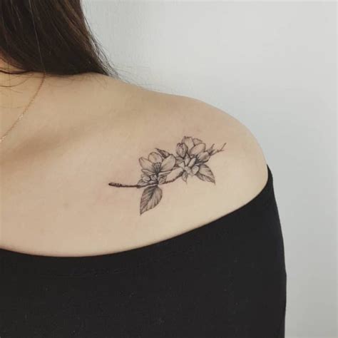 tatuajes para mujer en los pechos|Tatuajes en el pecho para mujeres